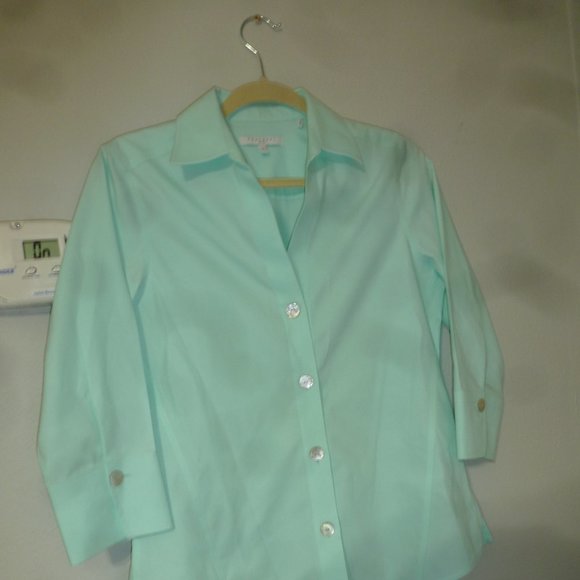 Foxcroft Tops - Foxcroft Button- front ,Crisp, Easy-Care, Non-Iron Cotton Shirt Sz 4